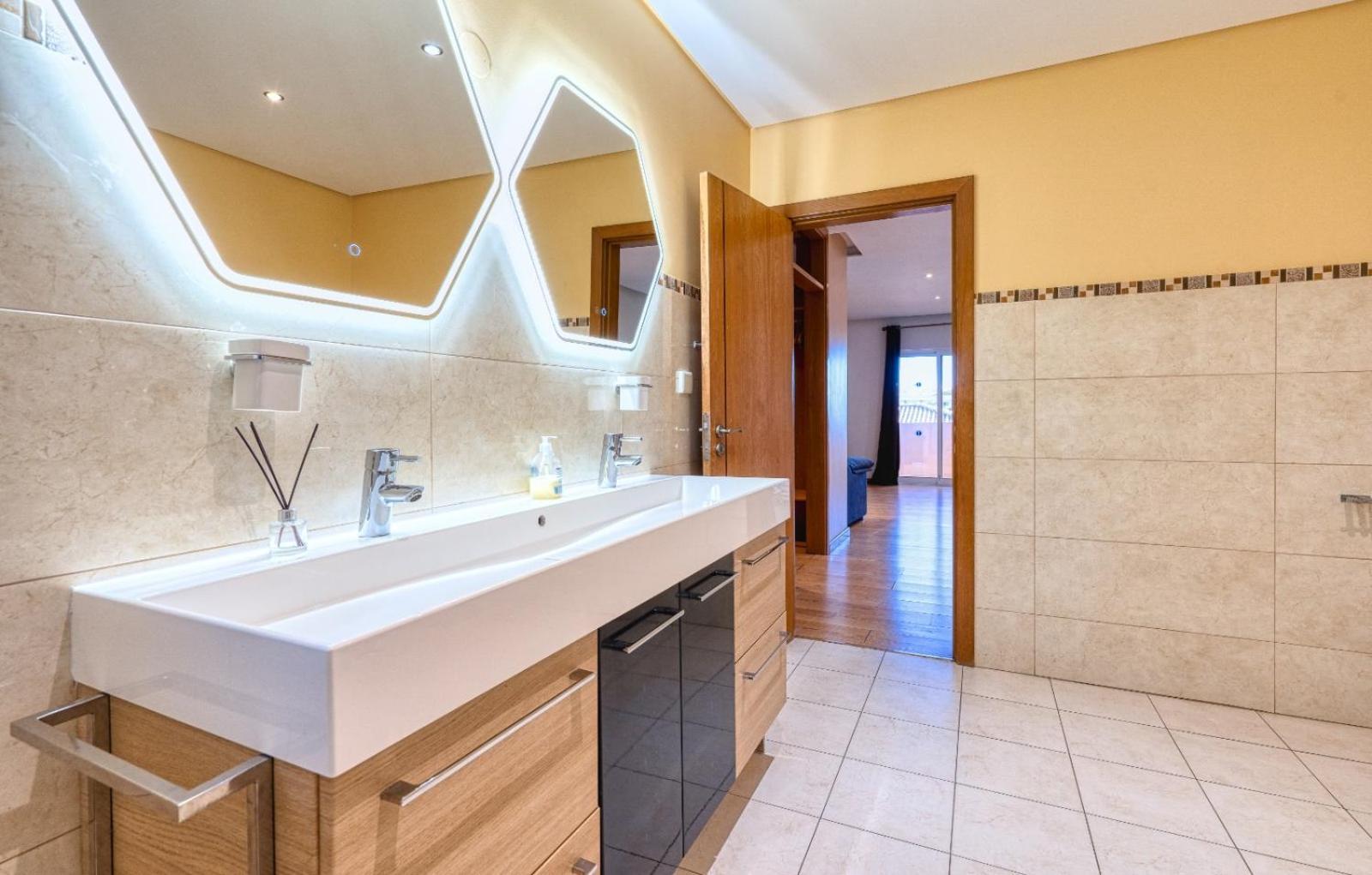 Full Private 300Sqm Villa Jacuzzi Heated Pool Ideal & Quiet Location Albufeira Exterior photo