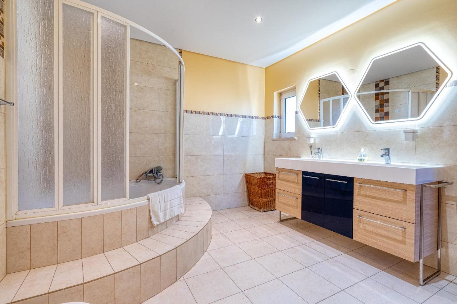 Full Private 300Sqm Villa Jacuzzi Heated Pool Ideal & Quiet Location Albufeira Exterior photo